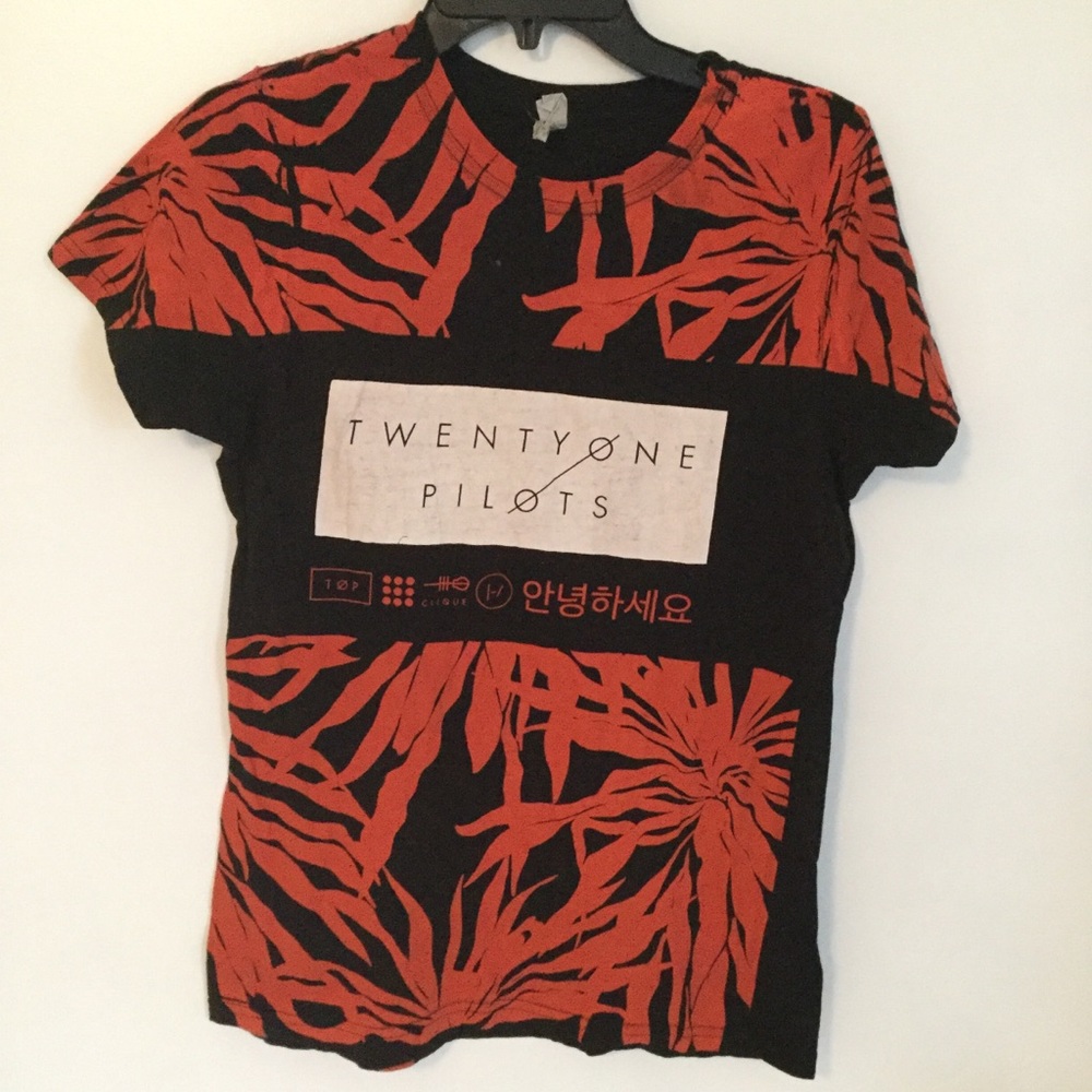 TØP Tee